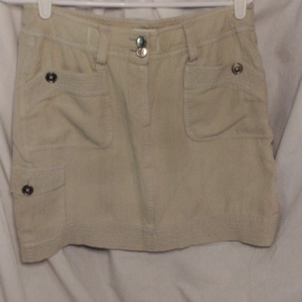 3/$25 White House black market cargo skirt